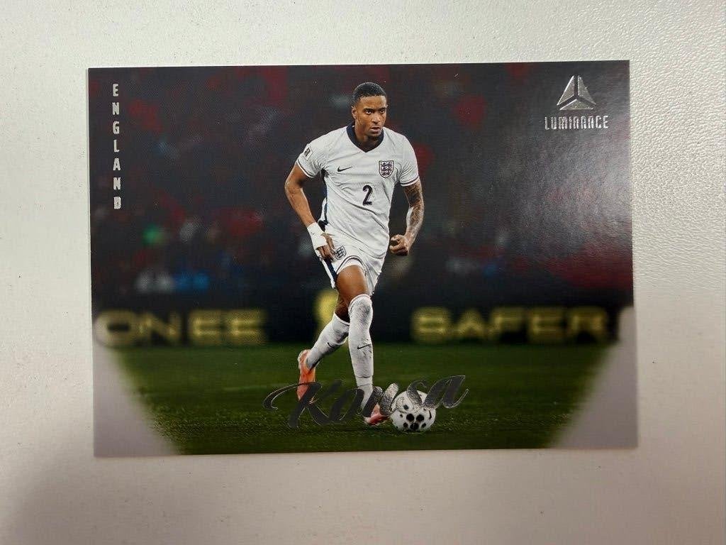 4 Ezri Konsa Horizontal Luminance England 2026, Ophalen of Verzenden, Nieuw, Buitenlandse clubs, Poster, Plaatje of Sticker
