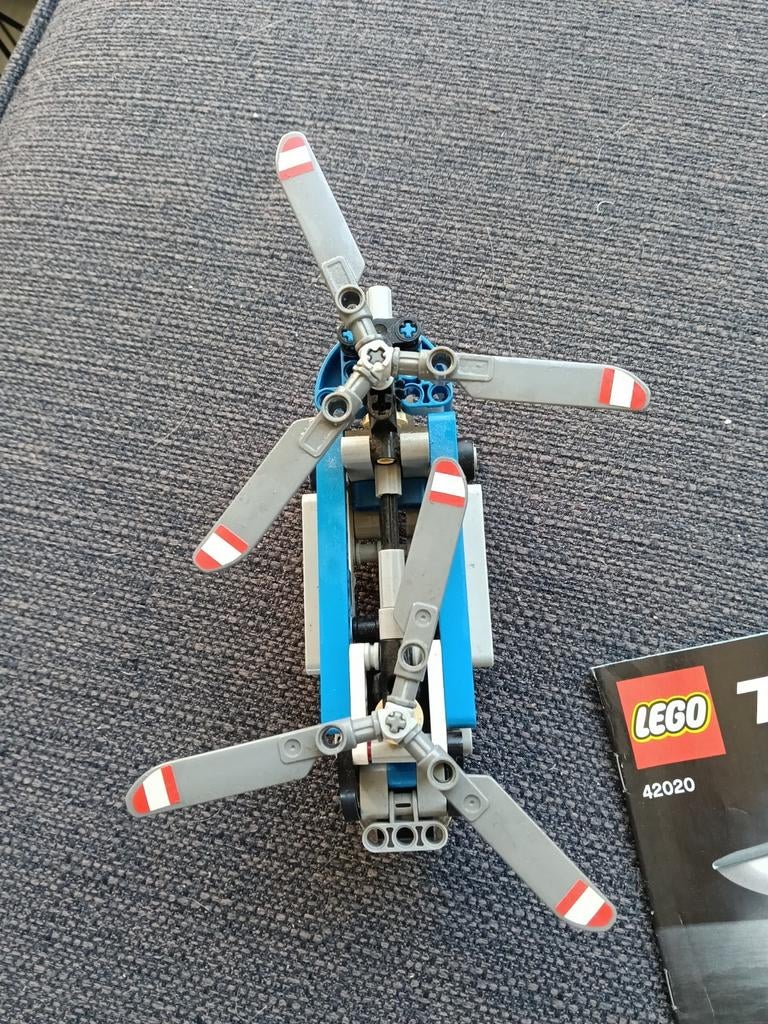 Lego Technic Reddingshelikopter 42020 met instructies, Gebruikt, Lego, Compleet, Ophalen of Verzenden