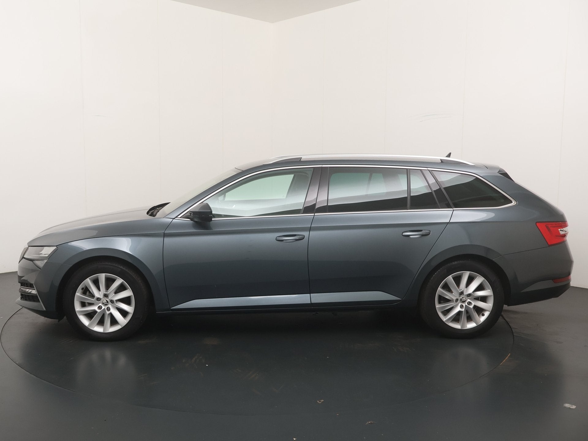Skoda Superb Combi 1.4 TSI iV 218pk Business Edition | Trekh, Auto's, 12 maanden, Stof, Gebruikt, 4 cilinders