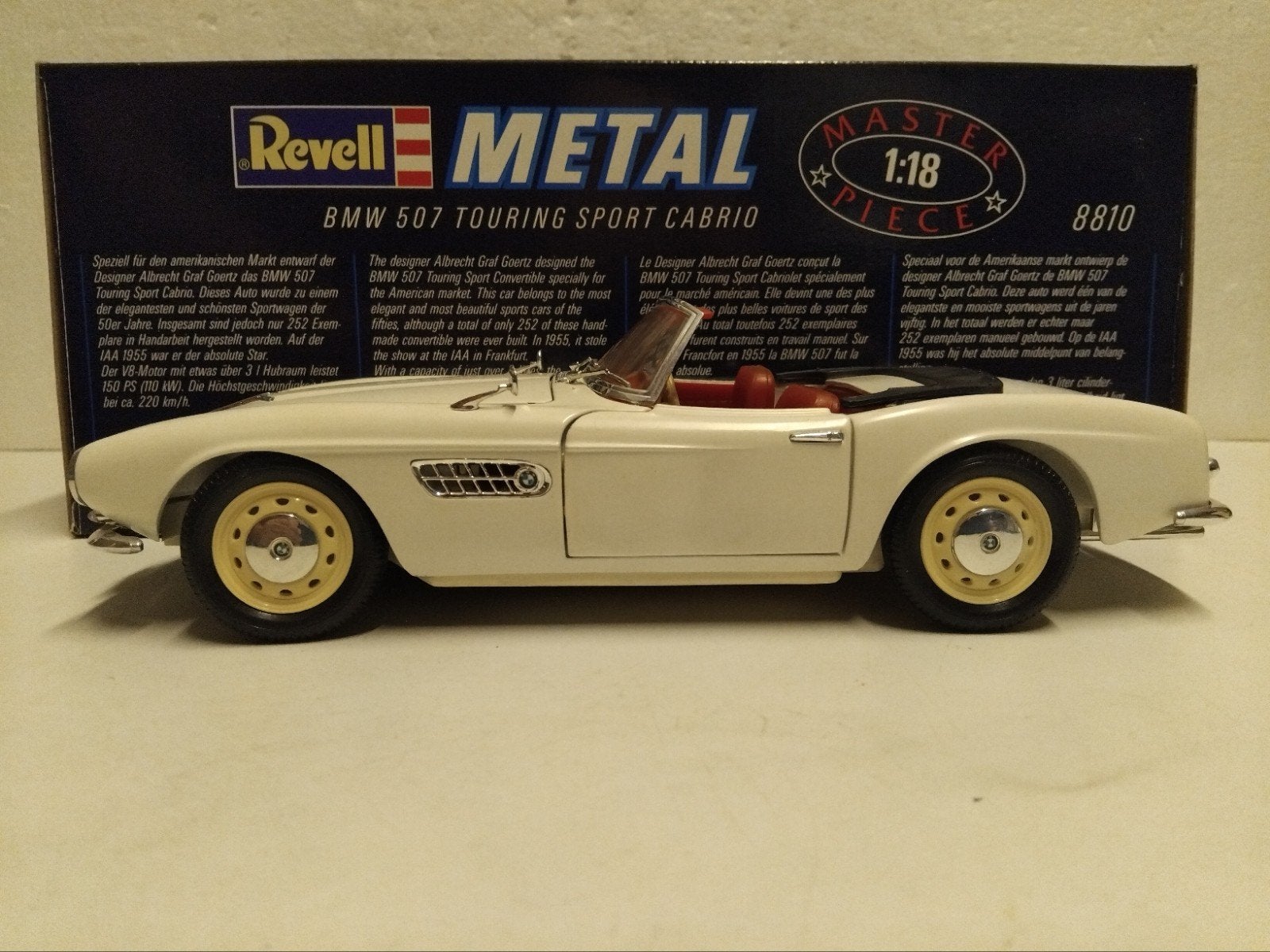 BNW 502 Cabriolet Touring Sport cremewit Revell  1:18 KRD, Hobby en Vrije tijd, Modelauto's | 1:18, Ophalen of Verzenden, Zo goed als nieuw