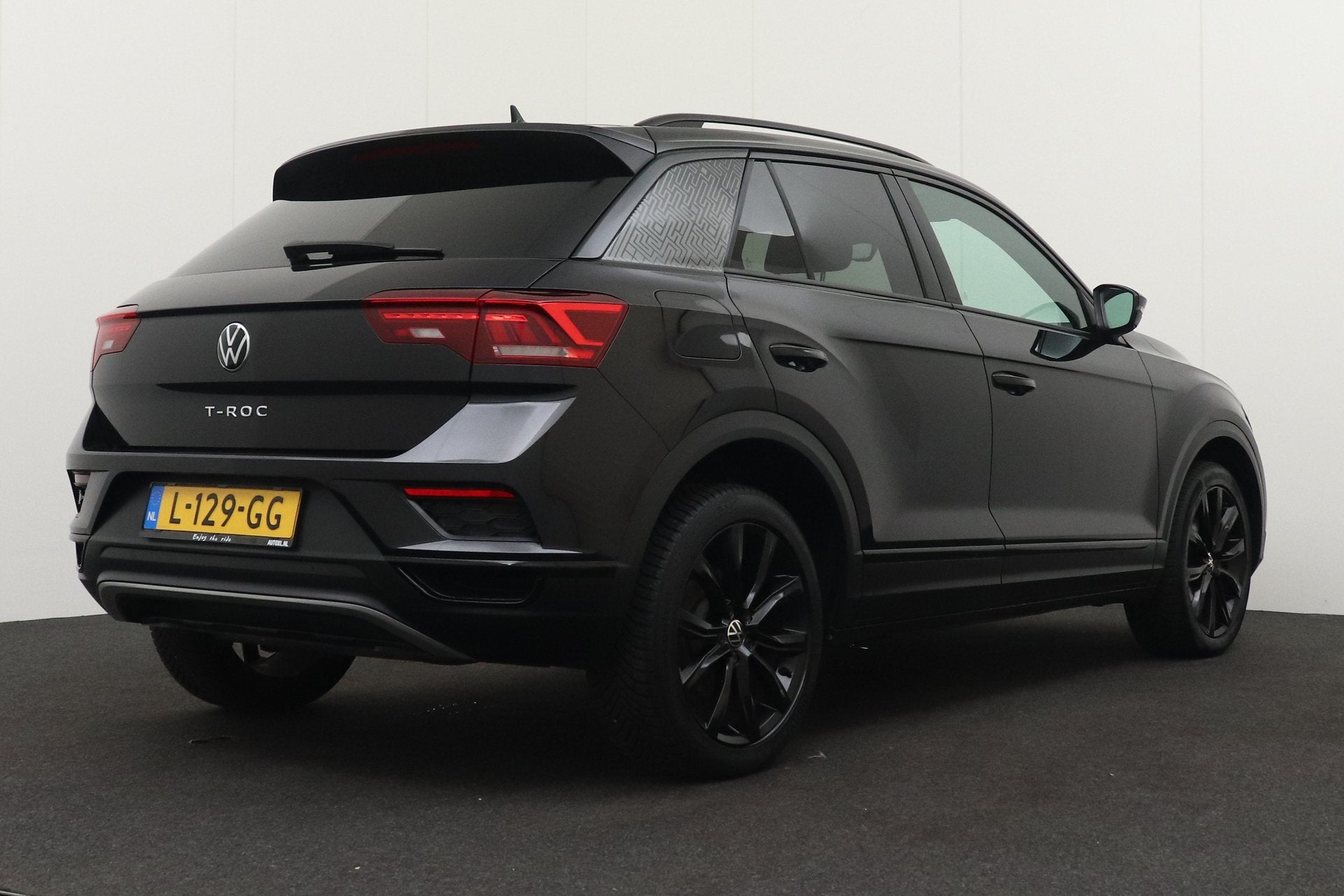 Volkswagen T-Roc 1.5 TSI 150 PK Aut. R-Line Black Ed. Digi.D, Auto's, Volkswagen, 1254 kg, 4 cilinders, 150 pk, Leder en Stof
