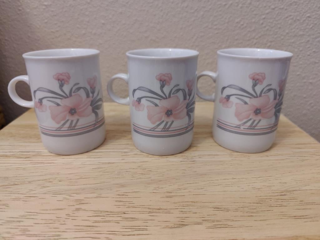 Drie koffiemokjes van Eversberg met opdruk met rose bloem, Verzenden, Zo goed als nieuw, Overige stijlen, Kop(pen) en/of Schotel(s)
