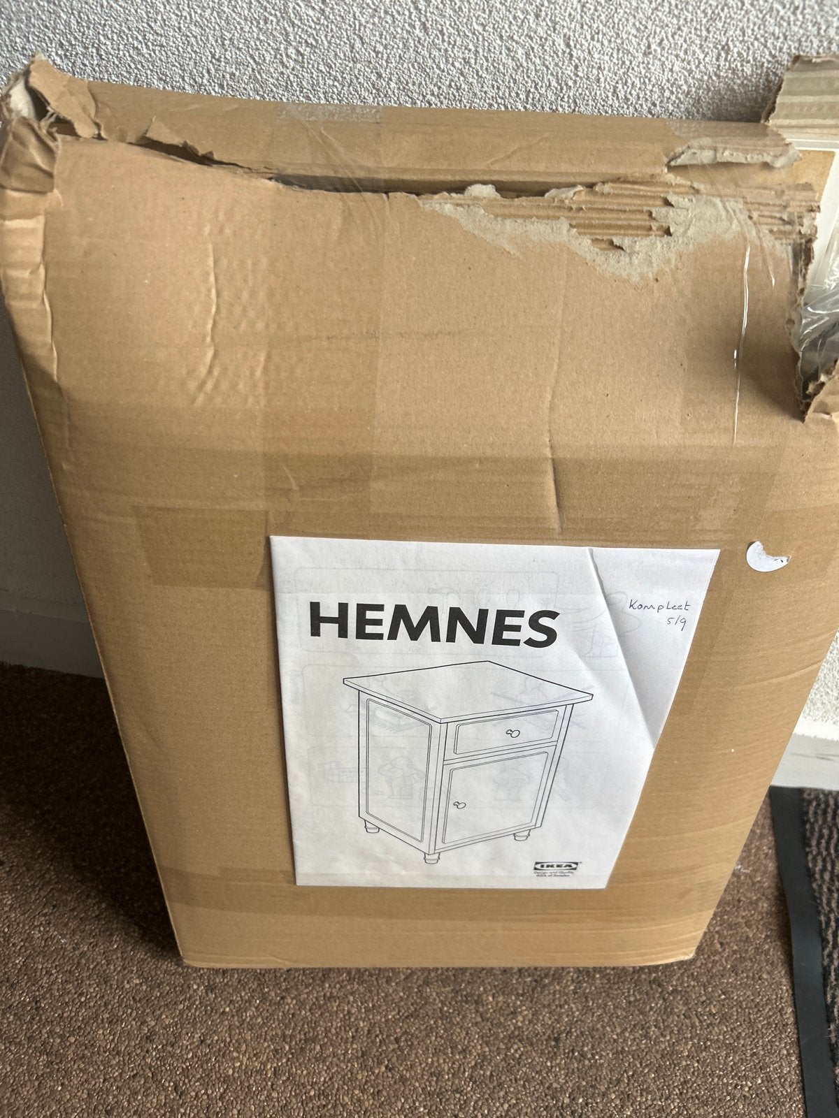 Nieuwe IKEA HEMNES nachtkastje/bijzettafel in doos, Nieuw, 45 tot 65 cm, Hout, 55 tot 70 cm