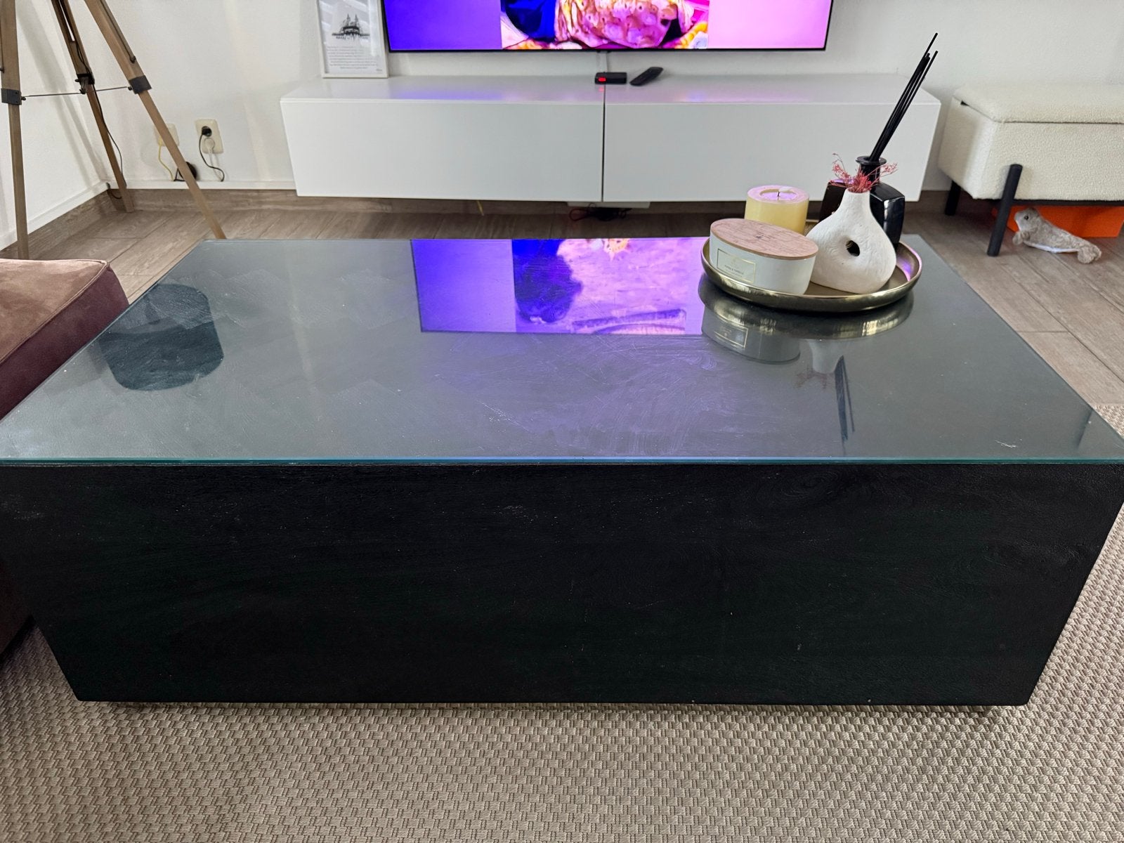 Moderne salon tafel van zwart hout met glazen blad, Ophalen, Gebruikt, 100 tot 150 cm, 50 tot 100 cm