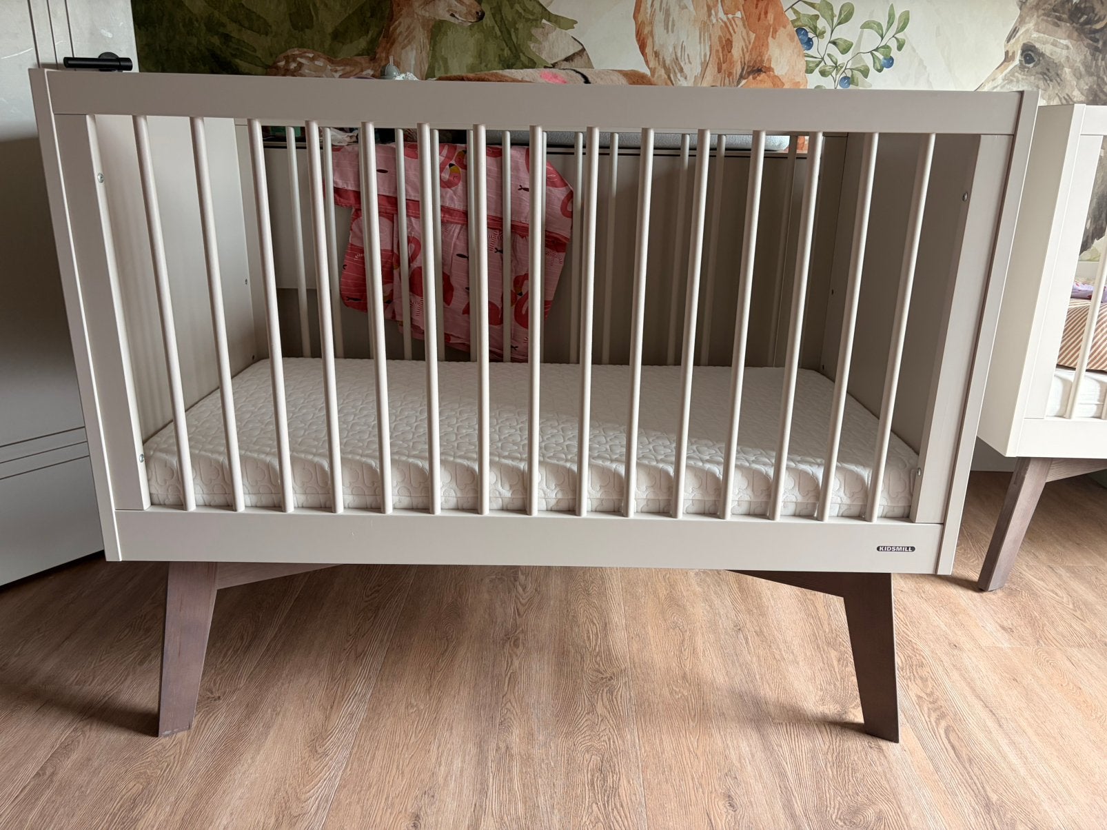 Kidsmill sixties ledikant oatmeal/walnut 60x120, Ophalen, Zo goed als nieuw, Ledikant