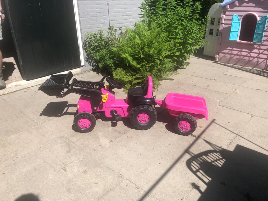 Roze traptractor met aanhanger en schepbak, Ophalen, Zo goed als nieuw, Trapvoertuig