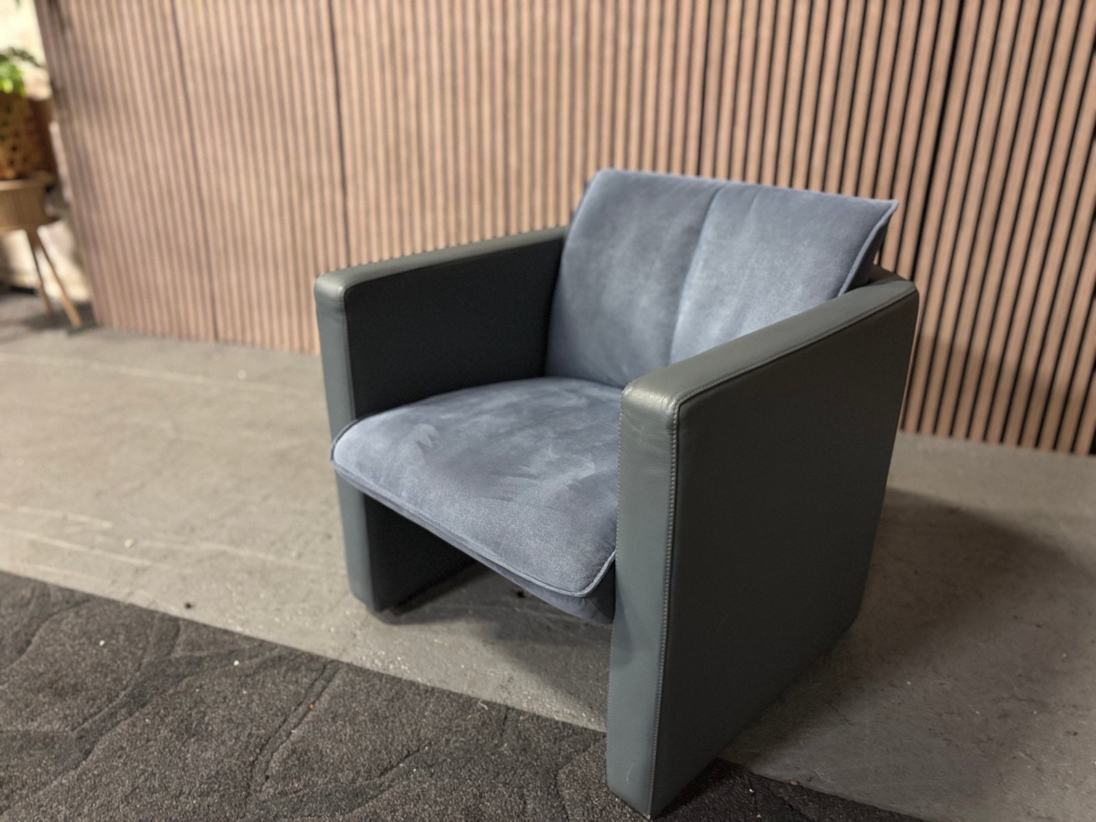 GRATIS LEVERING Leolux Saga Fauteuil Leer & Alcantara Blauw, Huis en Inrichting, Ophalen of Verzenden, Zo goed als nieuw, 50 tot 75 cm