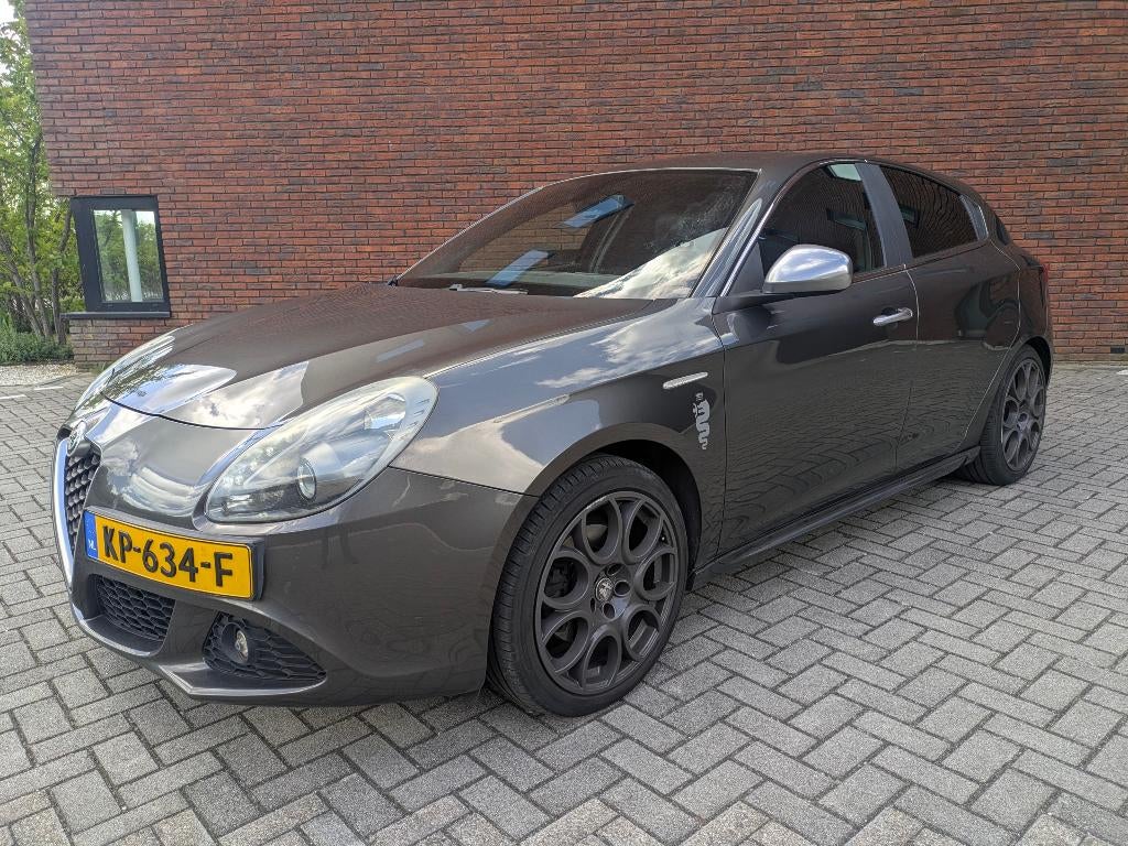 Alfa Romeo Giulietta 1.4 Turbo MA 2011 Grijs / QV Line + 18", Auto's, Voorwielaandrijving, Zwart, 4 cilinders, Leder en Stof