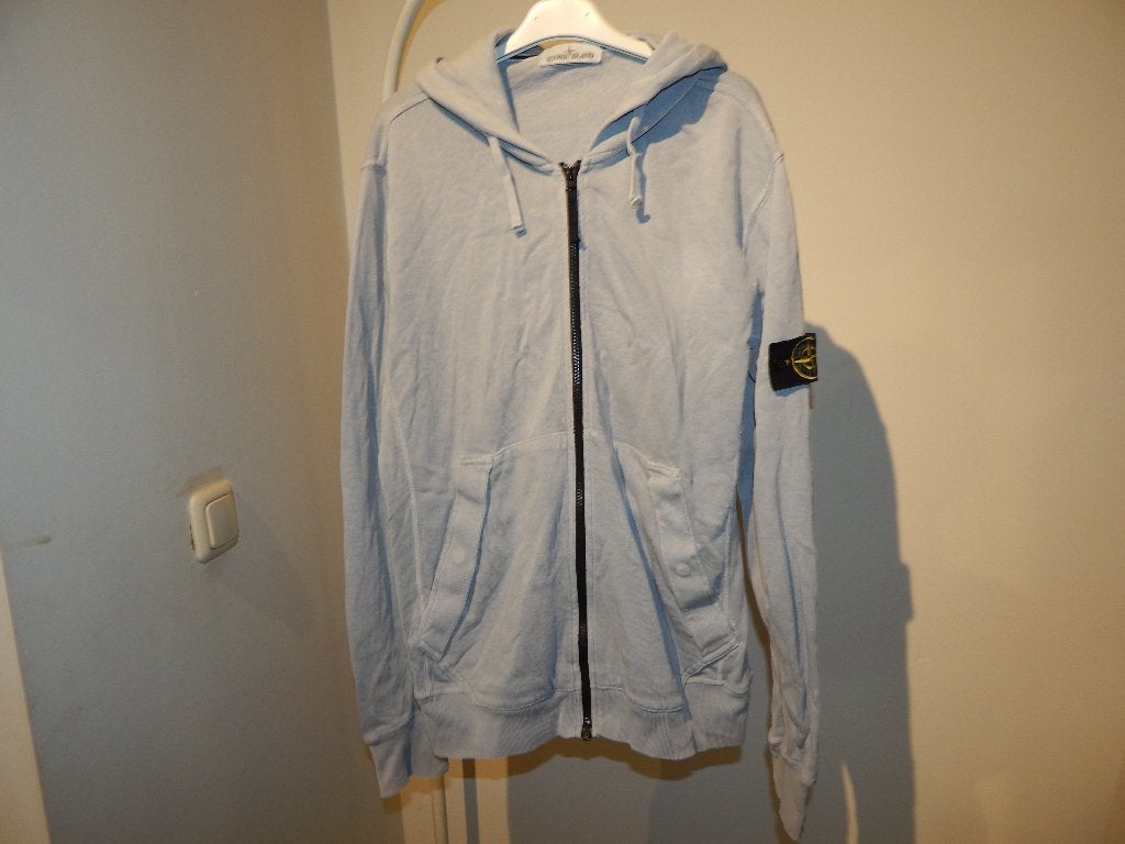 Stone Island licht blauw vest capuchon badge op de mouw XL
