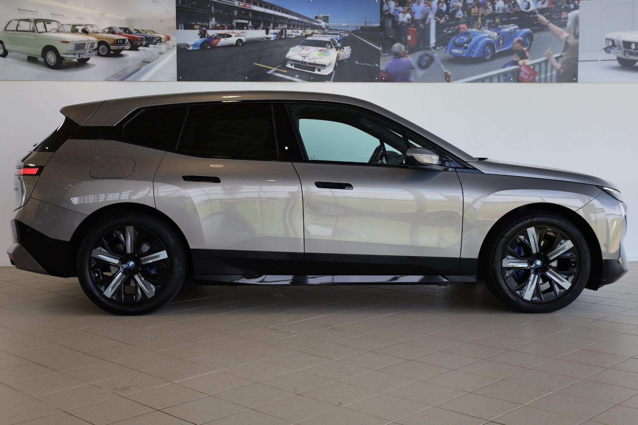 BMW iX xDrive40 Business Edition Plus 77 kWh | Rondom Camera, Auto's, Automaat, 34 min, Stof, Gebruikt