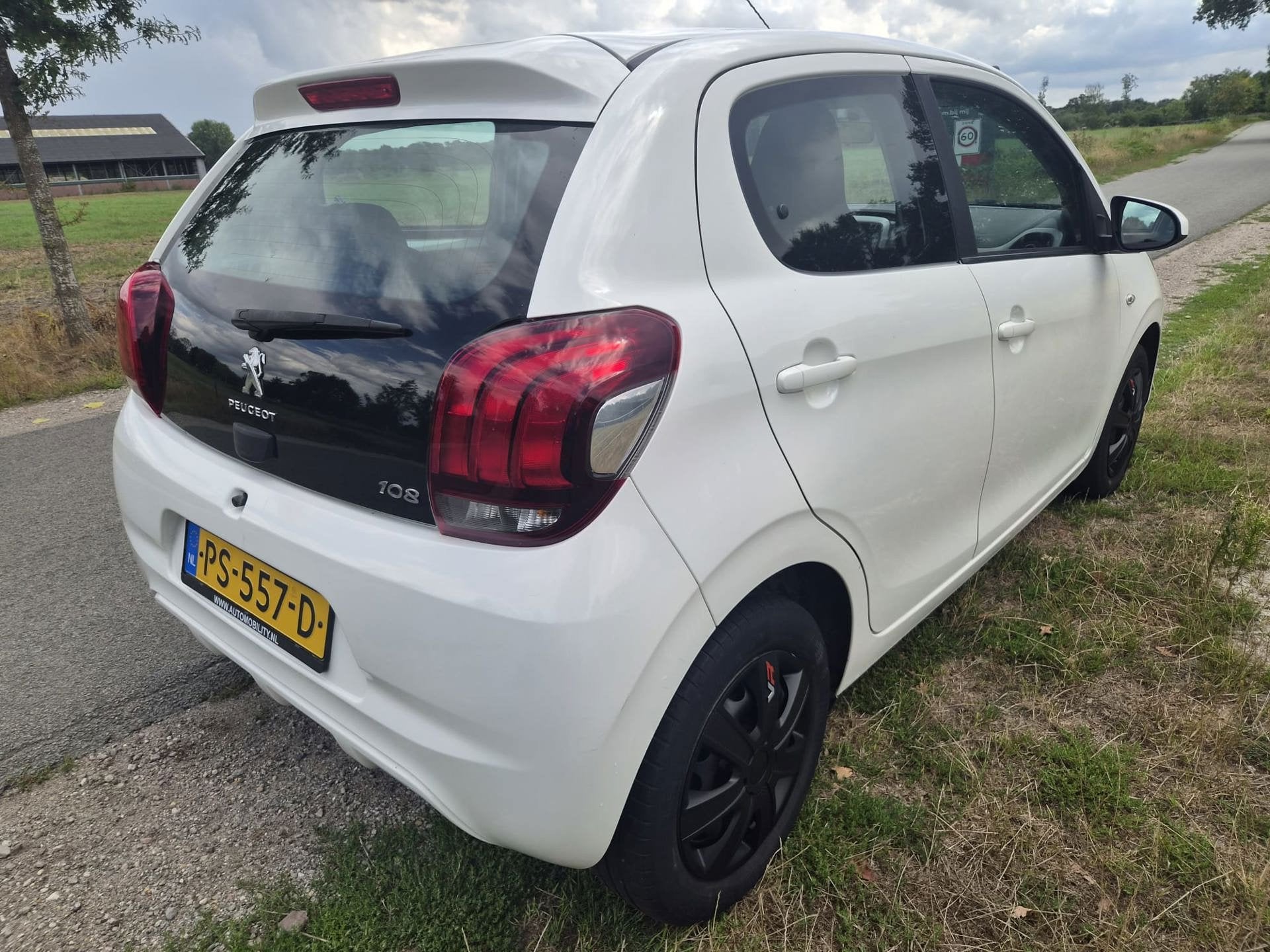 Peugeot 108 1.0 e-VTi Active goed onderhouden en met airco, Voorwielaandrijving, Dealer onderhouden, Stof, Gebruikt
