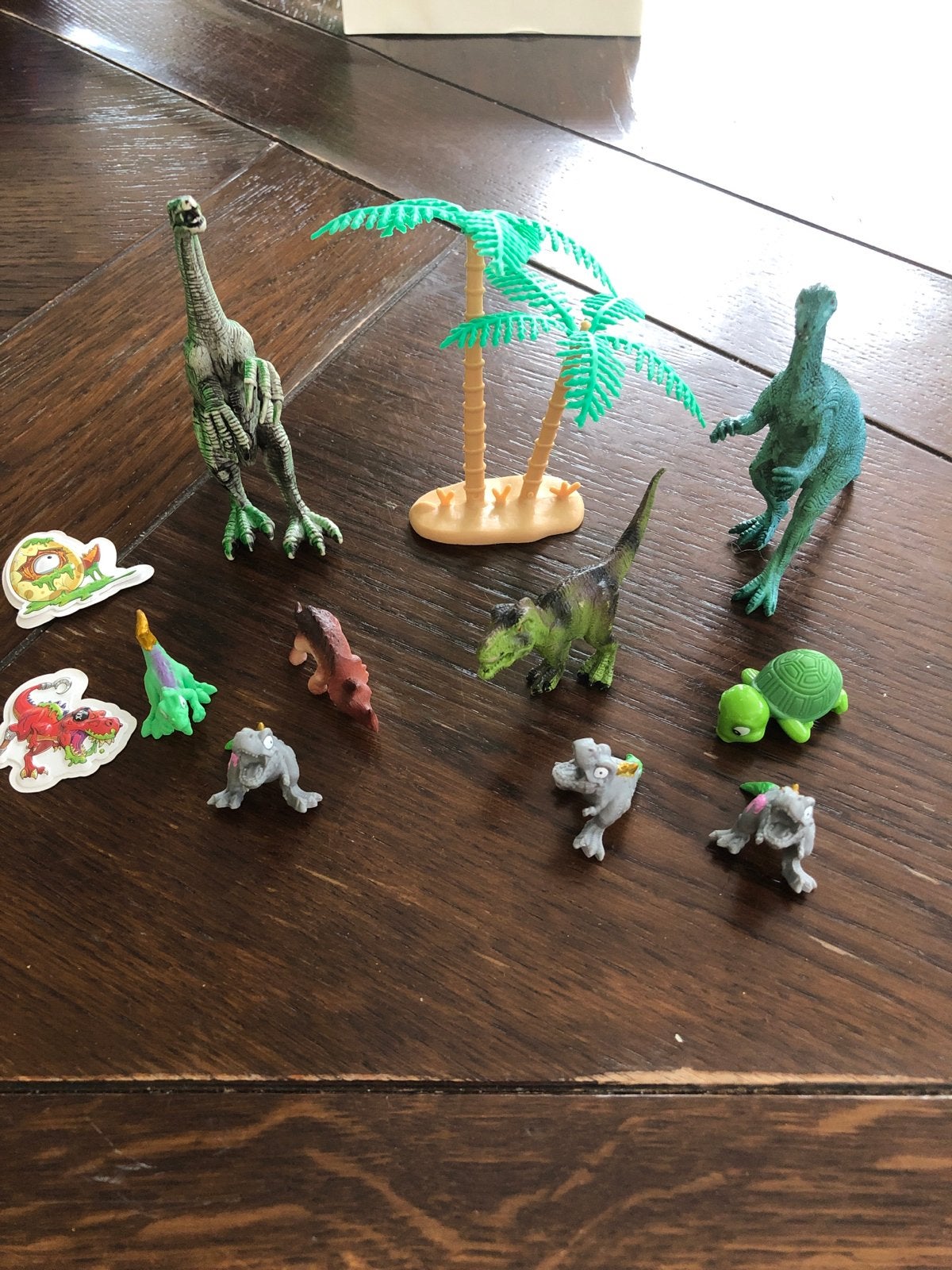 Dinosaurus speelset met palmbomen en andere dieren, Ophalen of Verzenden, Gebruikt, Jongen of Meisje