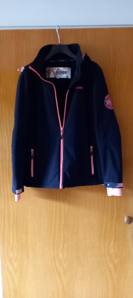 Softshell dames jas Maat 42/44 - Wind- en Waterdicht, Zwart, Maat 42/44 (L), Ophalen of Verzenden, Gedragen