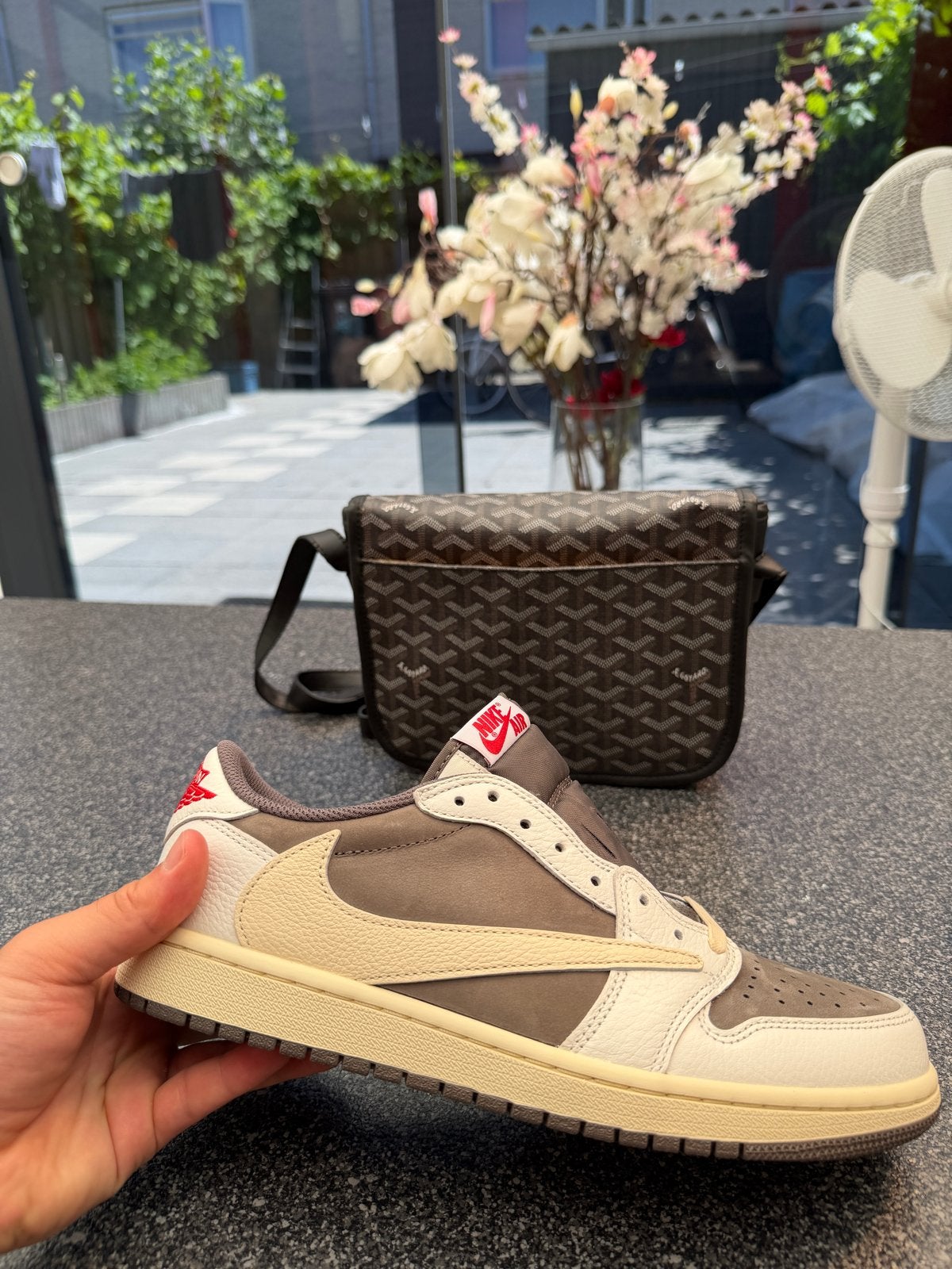 Travis Scott x Air Jordan 1 Low Reverse Mocha - Maat 43, Ophalen of Verzenden, Nieuw, Bruin, Sneakers of Gympen
