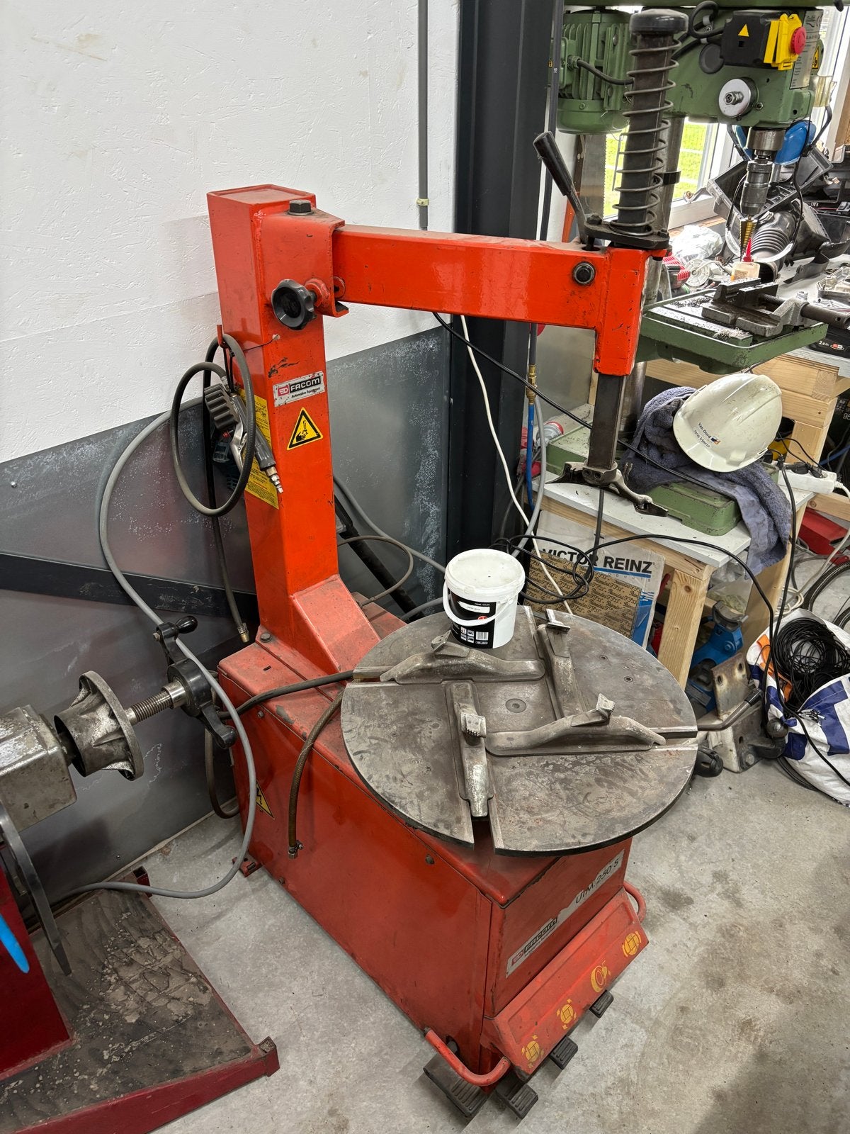 Banden (de)montage apparaat - Facom UTM250S, Auto diversen, Autogereedschap, Ophalen, Gebruikt