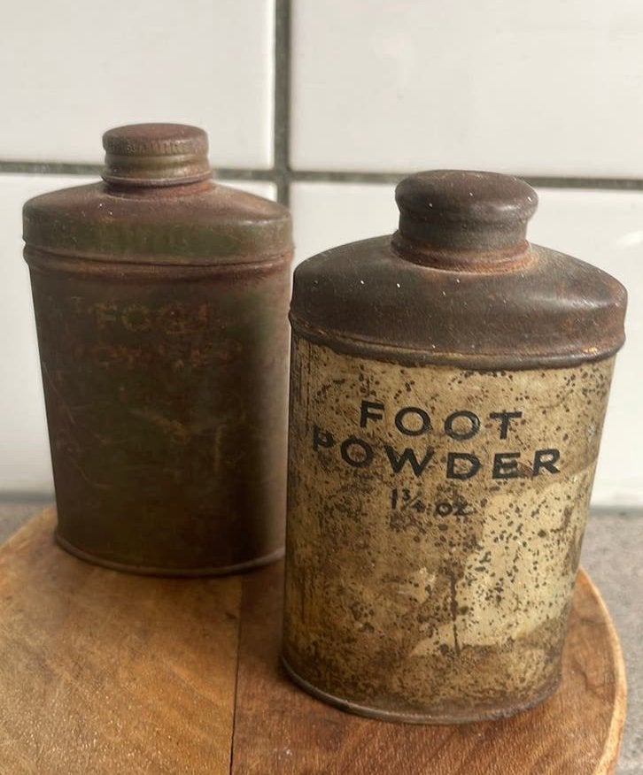 Foot powder busjes WO II Britse leger talkpoeder, Verzenden, Landmacht, Engeland, Overige typen