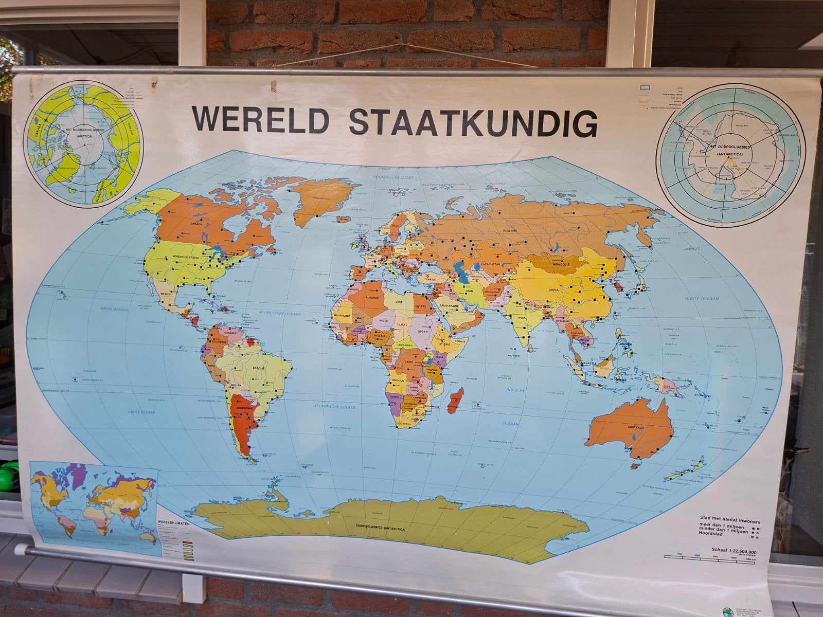 wereldkaart, schoolkaart de wereld staatkundig, Ophalen, Aardrijkskunde