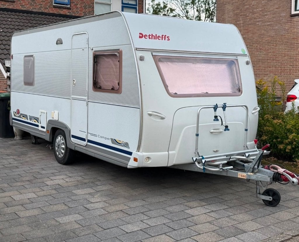 * Dethleffs Camper 450 DB (2002) | Mover | Veel extra’s, Caravans en Kamperen, Caravans, Omvormbare zithoek, Rondzit, Schokbreker