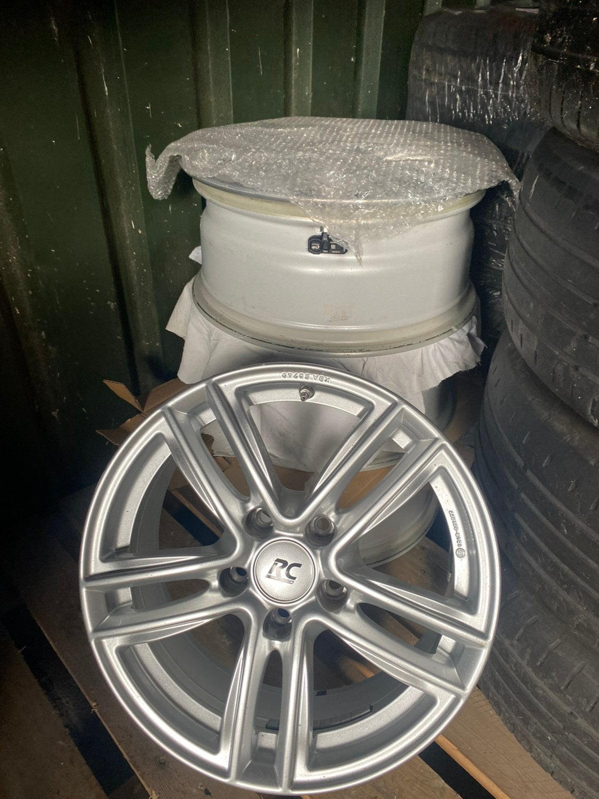 5 sets - Audi A4 -Audi A6 - Bmw x5 -Volvo en Kia, Ophalen, Zomerbanden, Velg(en)