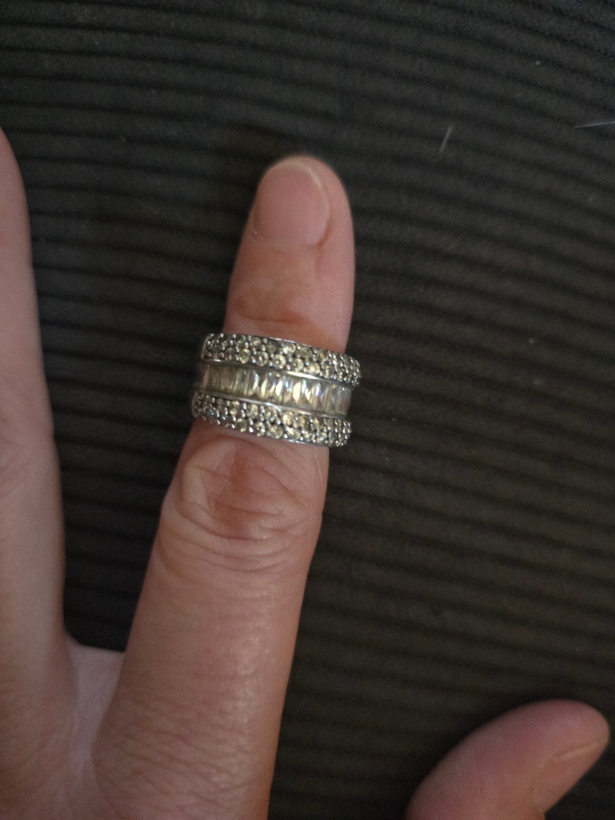 Mooie zilveren ring met steentjes, maat 17, Met kristal, Gebruikt, Ophalen of Verzenden, 17 tot 18