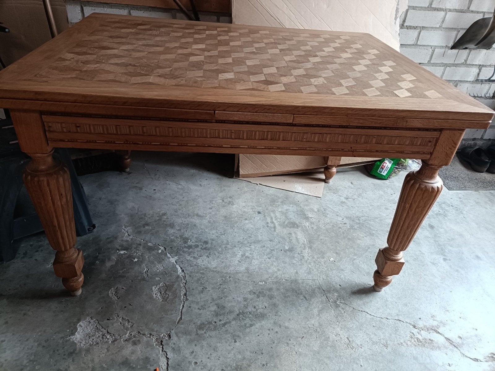 Uitschuifbare eettafel met parketblad, Ophalen