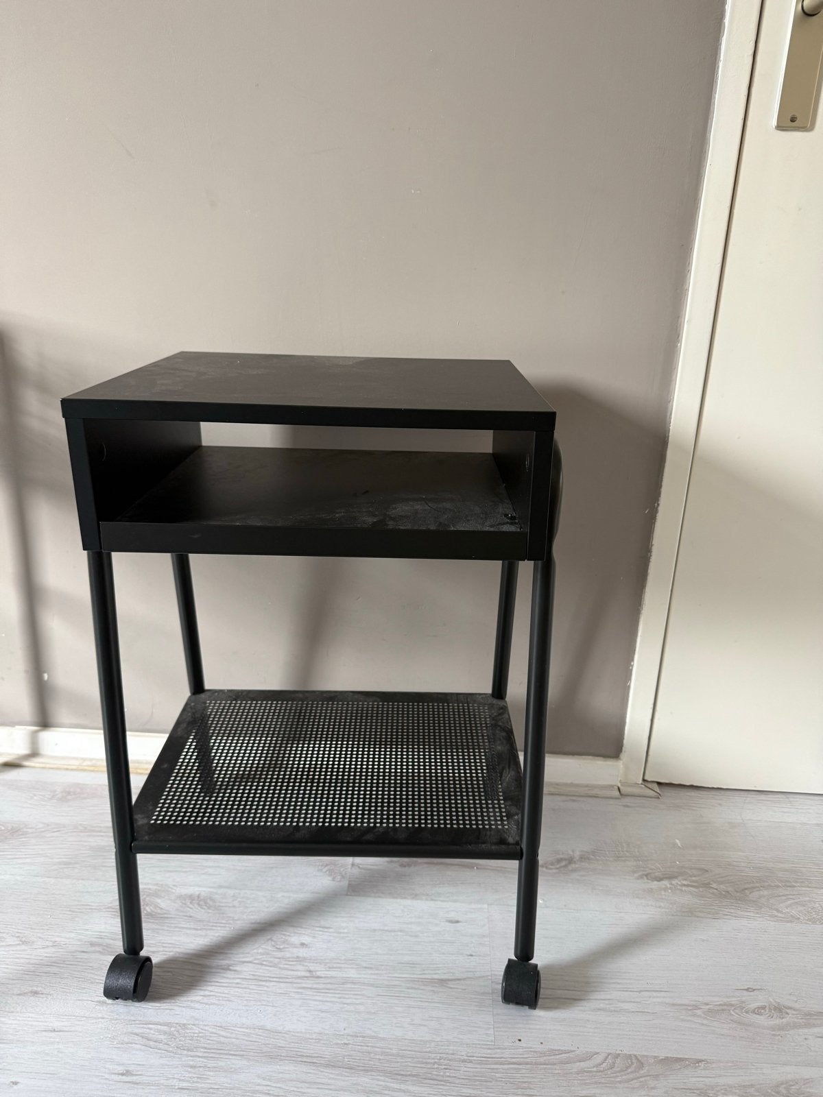 Zwart nachtkastje/bijzettafel op wielen