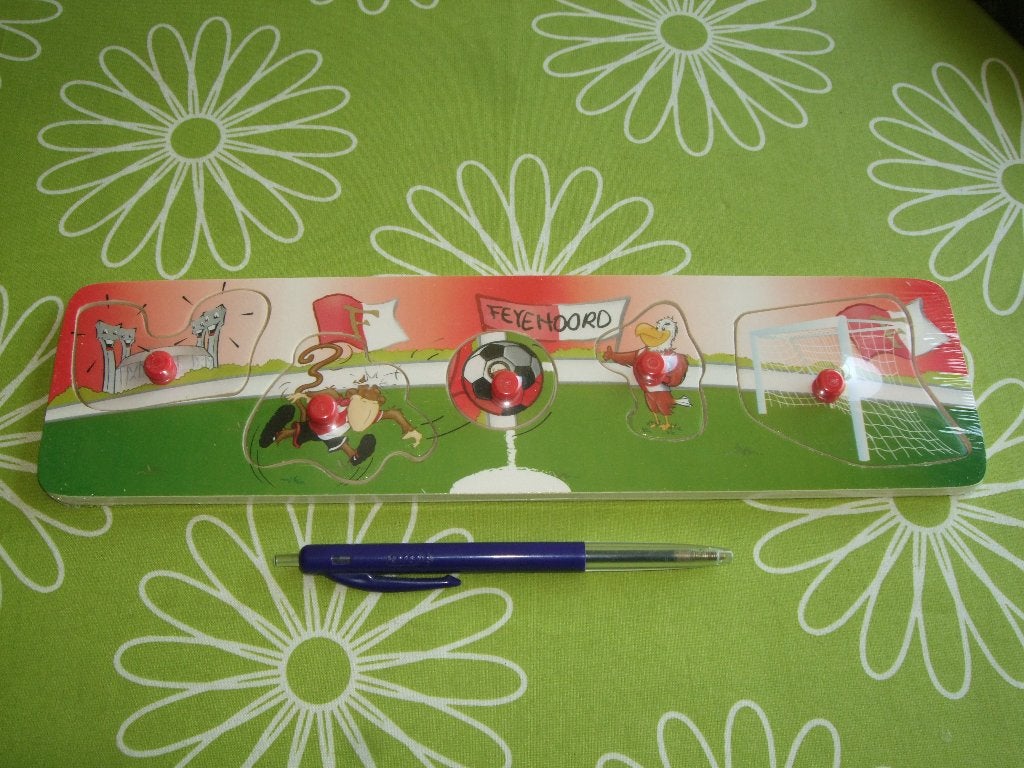 Nieuw: Feyenoord knopjespuzzel - circa 30x10cm, Ophalen of Verzenden, Zo goed als nieuw, Feyenoord, Overige typen