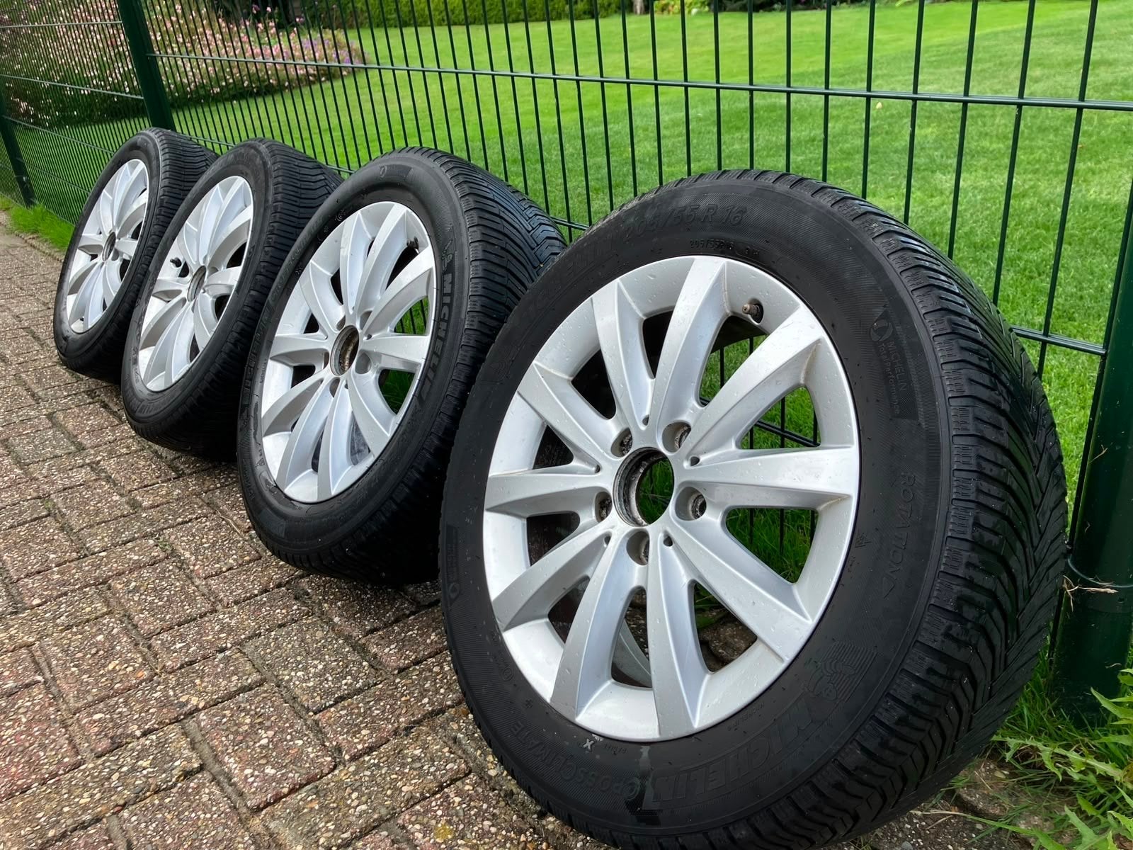 Vier originele Mercedes-Benz 16 inch velgen - 205/55 R16, Auto-onderdelen, Ophalen, Gebruikt, 16 inch, Banden en Velgen