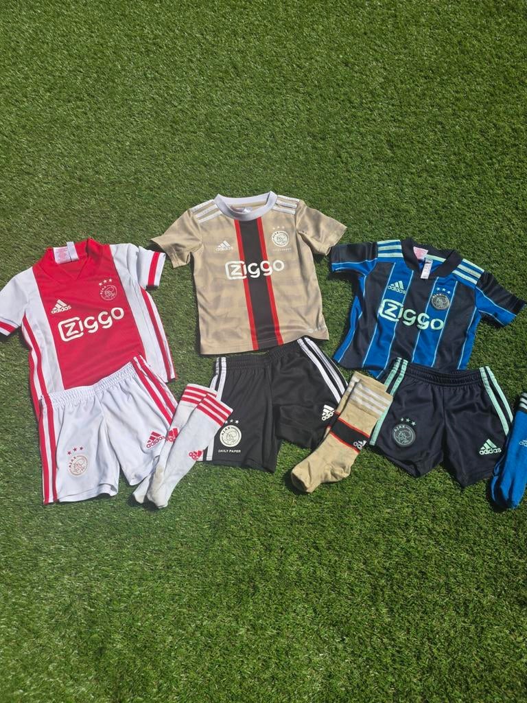 AJAX TENEU 3X zgan maat 98 incl sokjes, Adidas, Jongen of Meisje, Ophalen of Verzenden, Zo goed als nieuw