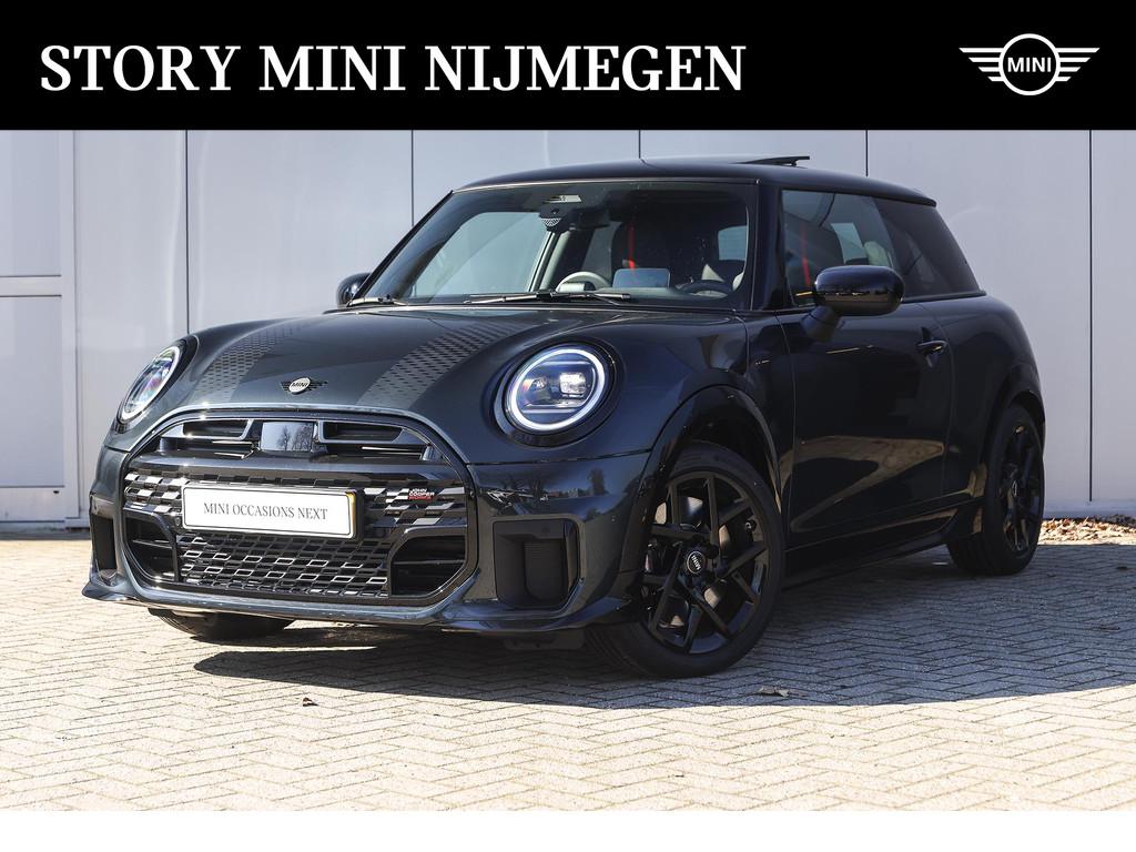 MINI Hatchback Cooper S Automaat / JCW / Pakket M / 17" John, Auto's, Mini, 1998 cc, 4 cilinders, Met garantie (alle), 4 stoelen