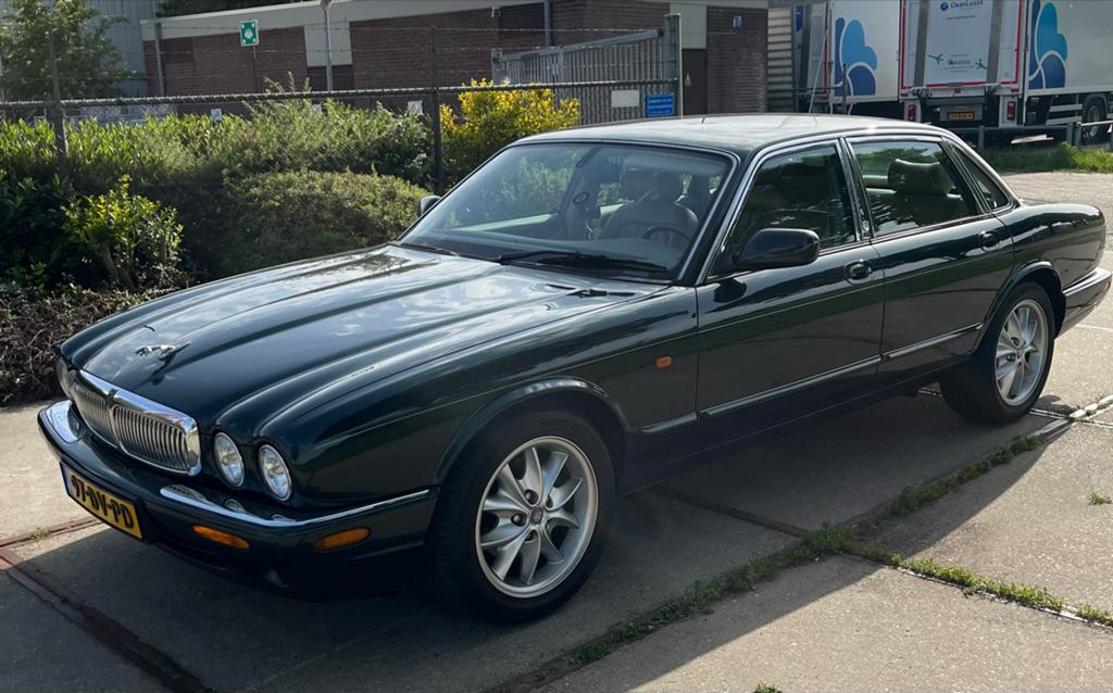 XJ 4.0 V8 Sovereign 2000 , nette auto!, airco, nav, foto 2