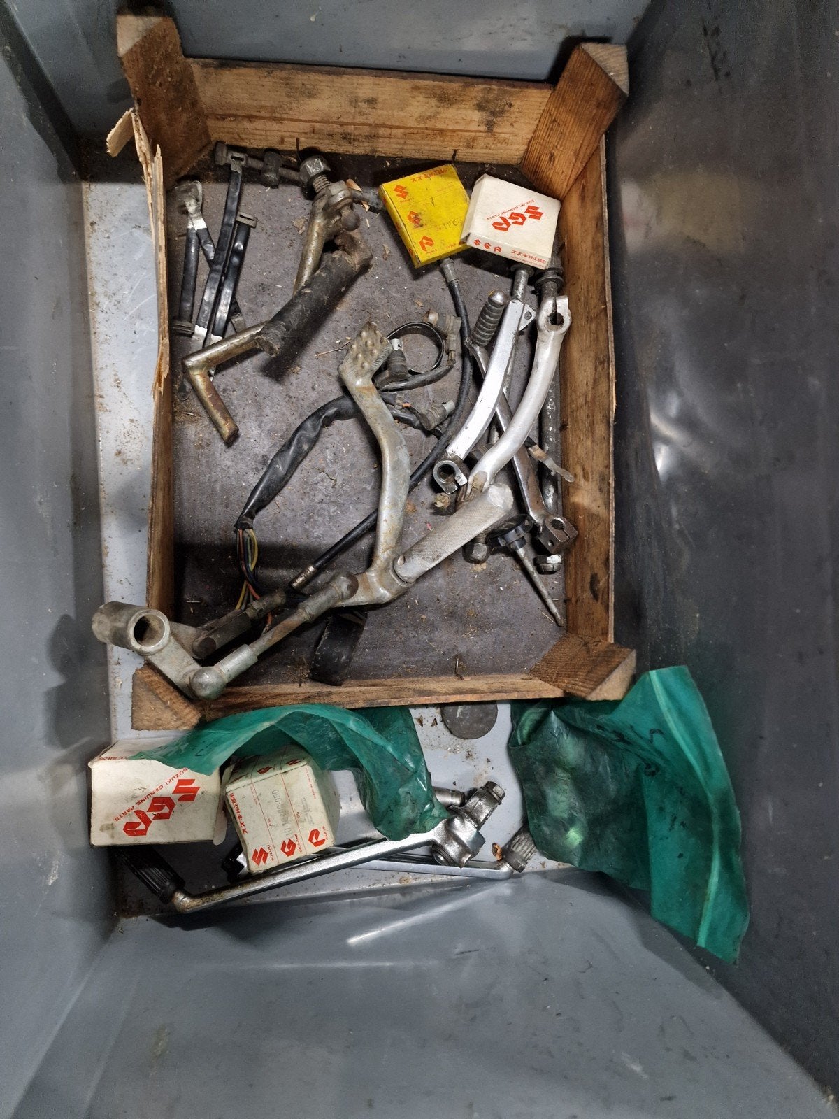 Suzuki GT250 partijtje onderdelen.

Zuigers Nieuwe zuigerven, Motoren, Ophalen of Verzenden