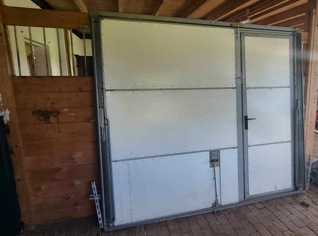 Te koop: kantel garagedeur met loopdeur – 250 x 220 cm, Ophalen, Garagedeur, Zo goed als nieuw, 120 cm of meer