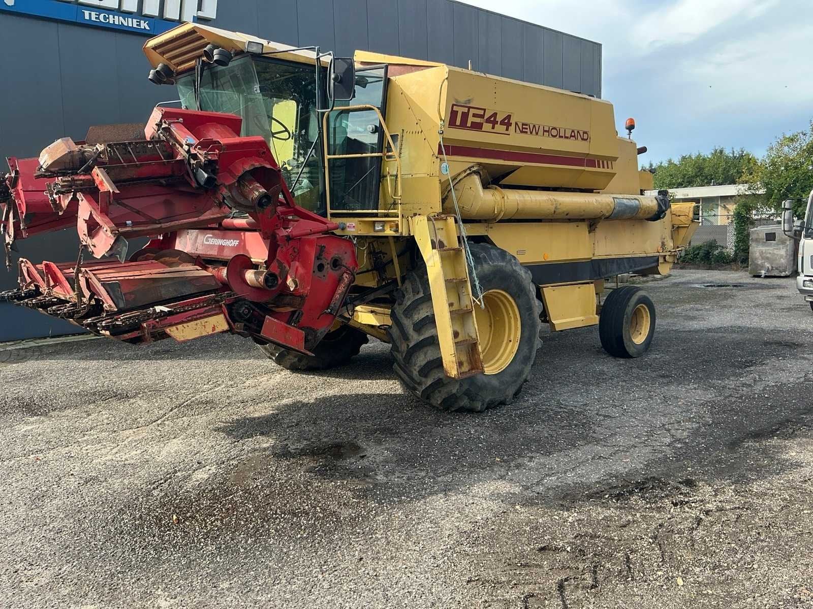 1985 New Holland TF44 combain, Overige, Oogstmachine