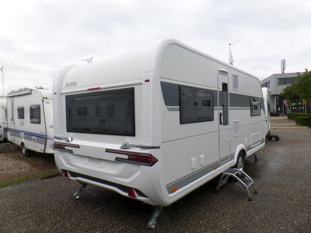 Hobby Excellent 560 CFE Frans bed , hoekkeuken., Caravans en Kamperen, Rondzit, Hobby, Bedrijf, Overige typen