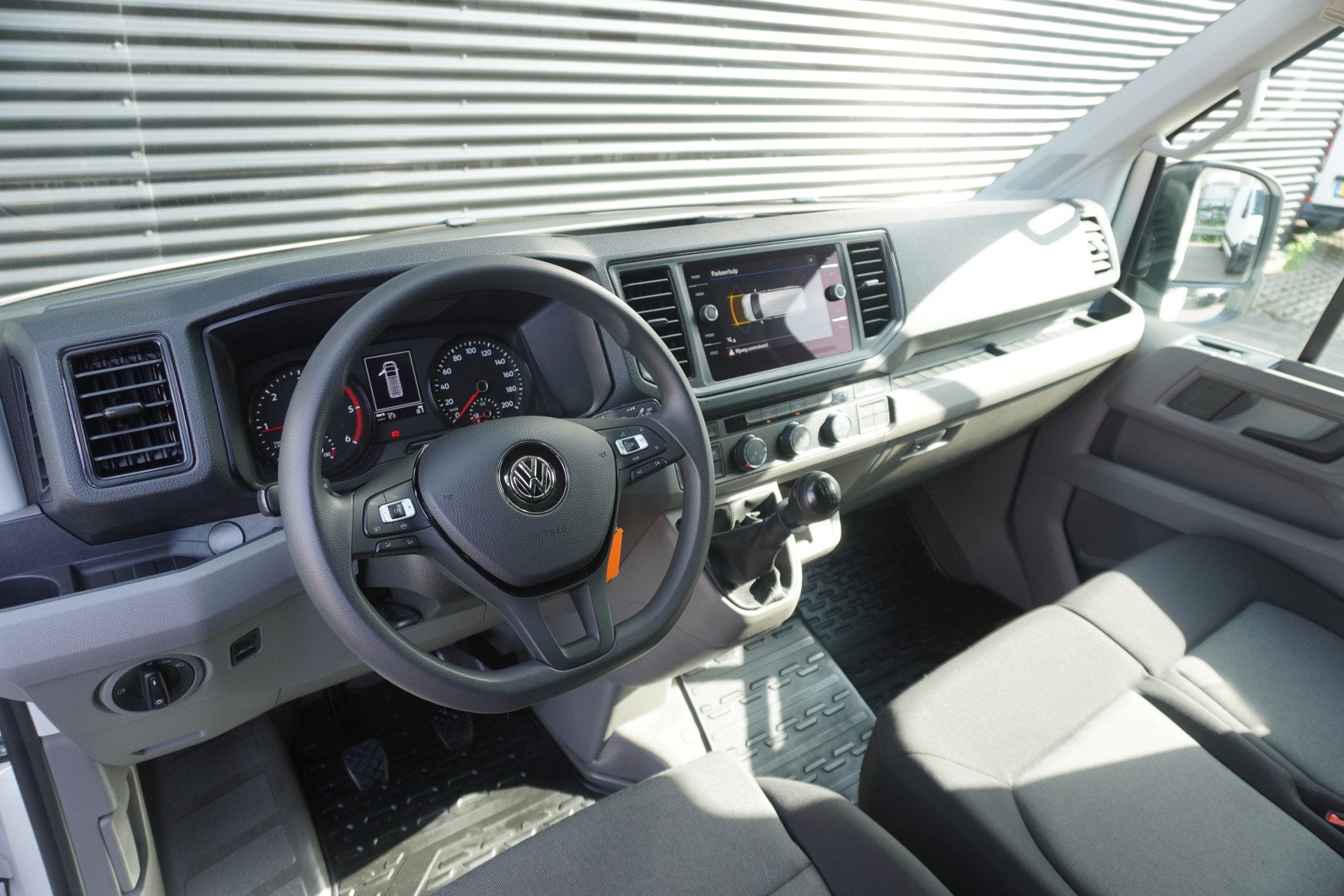 Volkswagen Crafter 140pk L3H3/L2H2 Apple carplay Cruise cont, Voorwielaandrijving, Gebruikt, 4 cilinders, Volkswagen