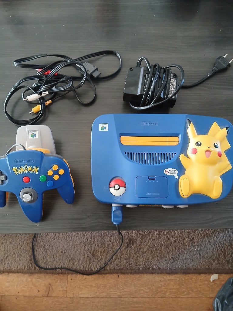 Nintendo 64 pikachu , met ³ games en zie foto, Spelcomputers en Games, 1 speler, Zo goed als nieuw, Vanaf 3 jaar, Ophalen