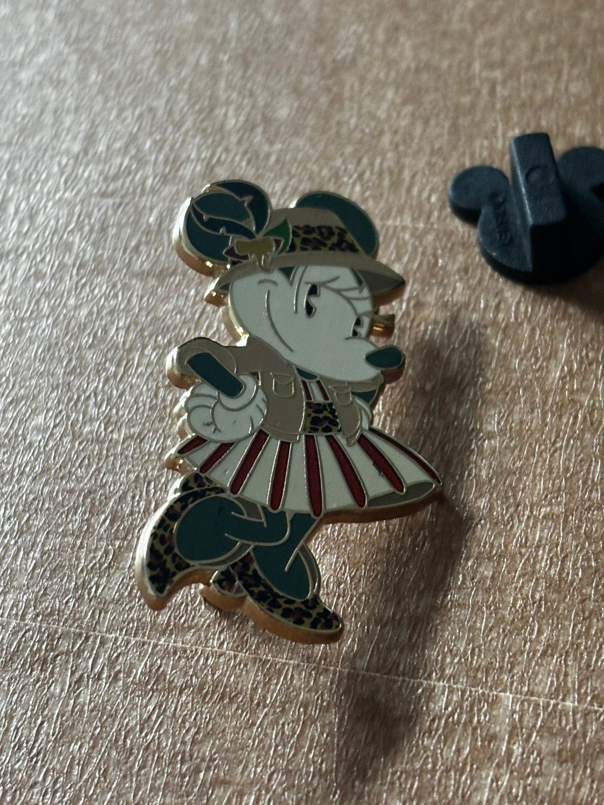 Disney pin Minnie Mouse jungle cruise, Verzamelen, Ophalen of Verzenden, Zo goed als nieuw