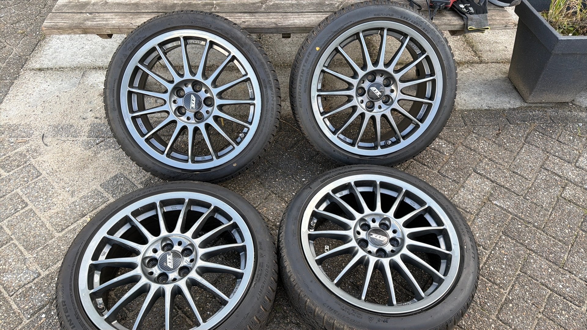 Toyota yaris en mazda2 winterset incl sensoren 205/45-17, Auto-onderdelen, Banden en Velgen, Ophalen, Gebruikt, Banden en Velgen