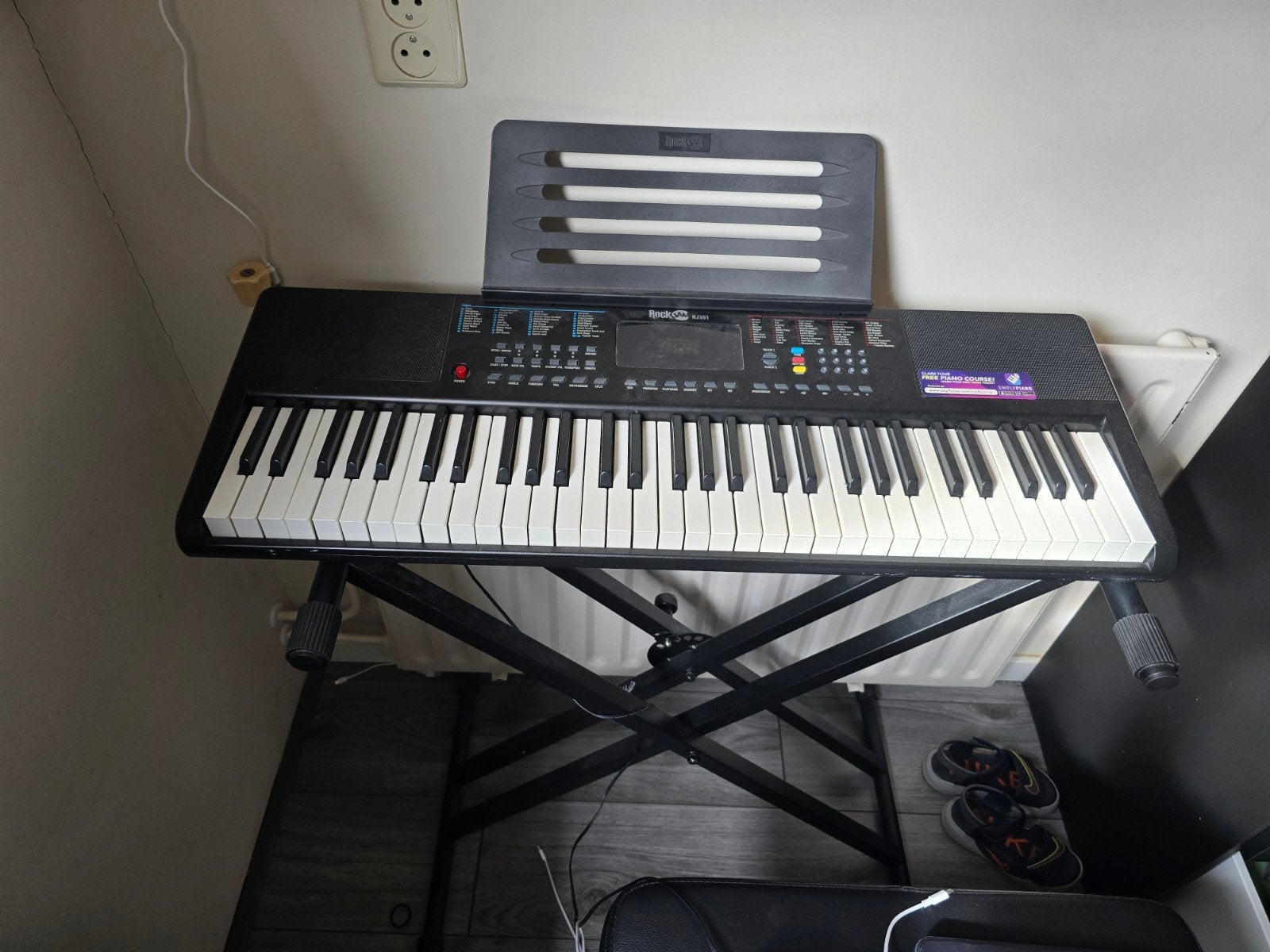 Piano met standaard en pianokruk. keyboard, Ophalen, Gebruikt, Zwart, Digitaal