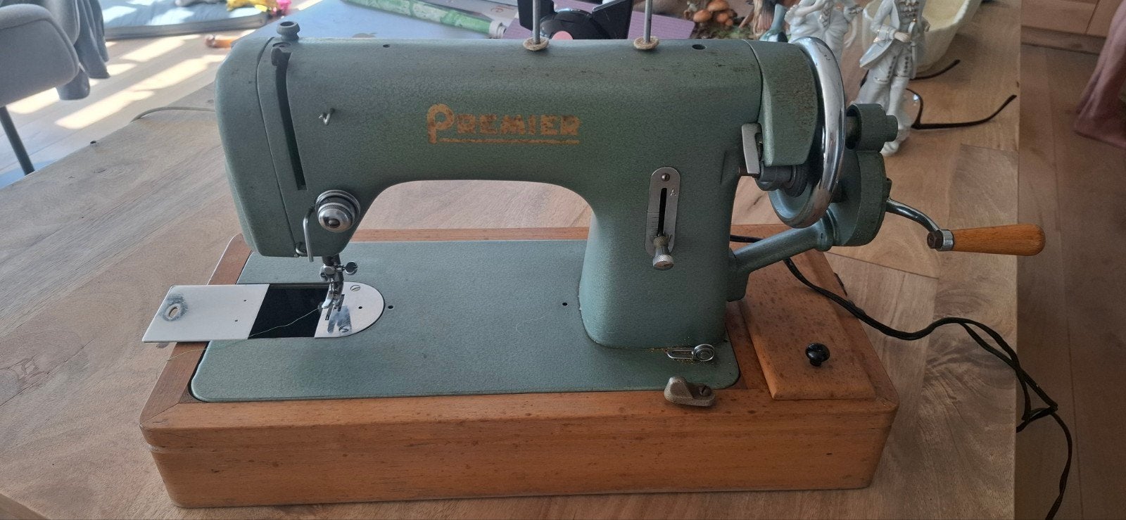 Vintage Premier naaimachine met houten koffer, Hobby en Vrije tijd, Naaimachines en Toebehoren, Ophalen, Gebruikt, Naaimachine