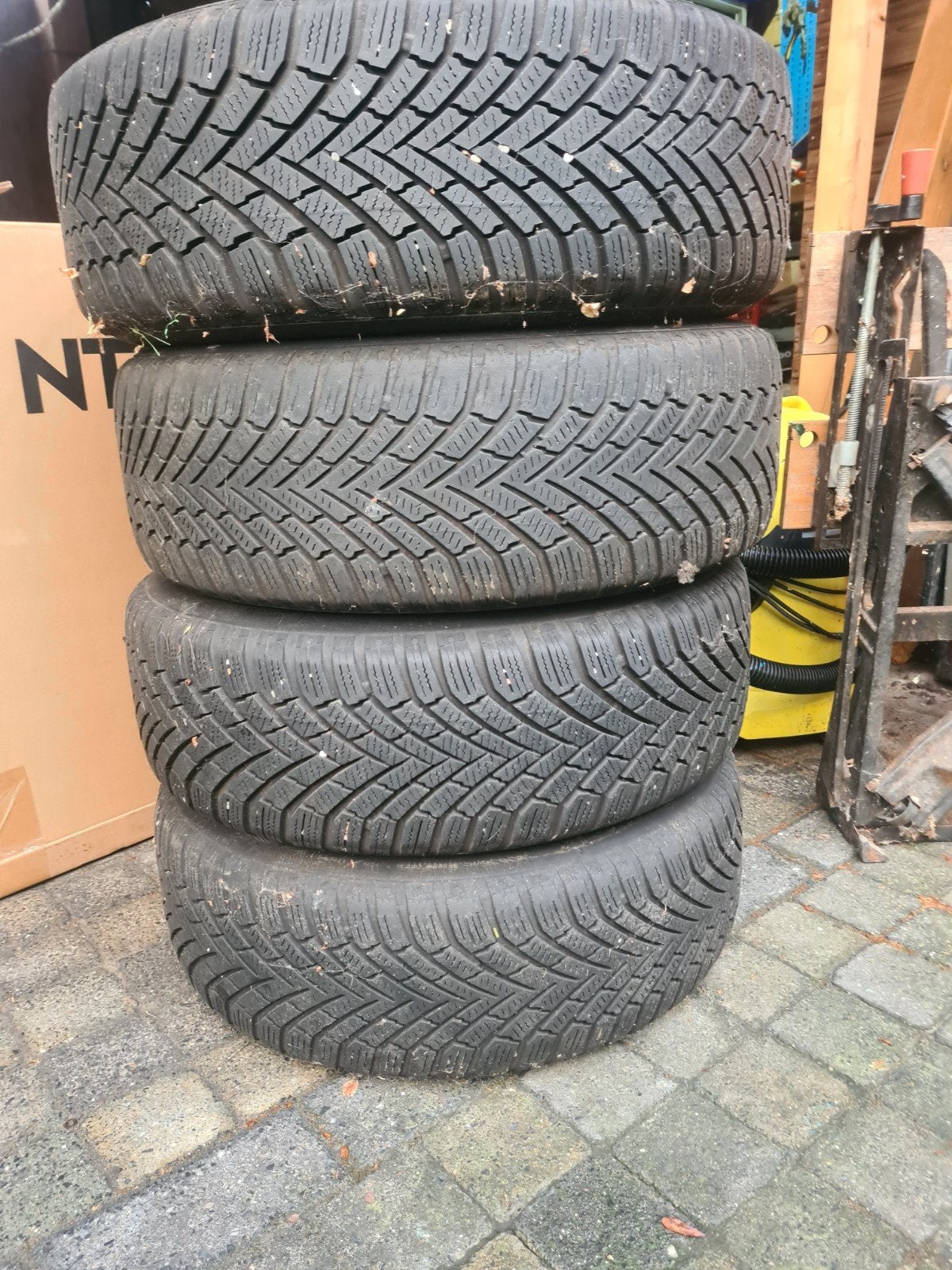 Winterbanden met stalen velgen 195/60 R15 t    Ford Fiesta 2, Ophalen, Gebruikt
