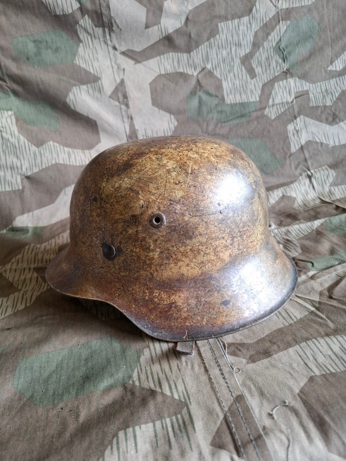 WO2 Duitse M42 camo ex SD Luftwaffe helm, Verzamelen, Ophalen of Verzenden, Duitsland, Helm of Baret