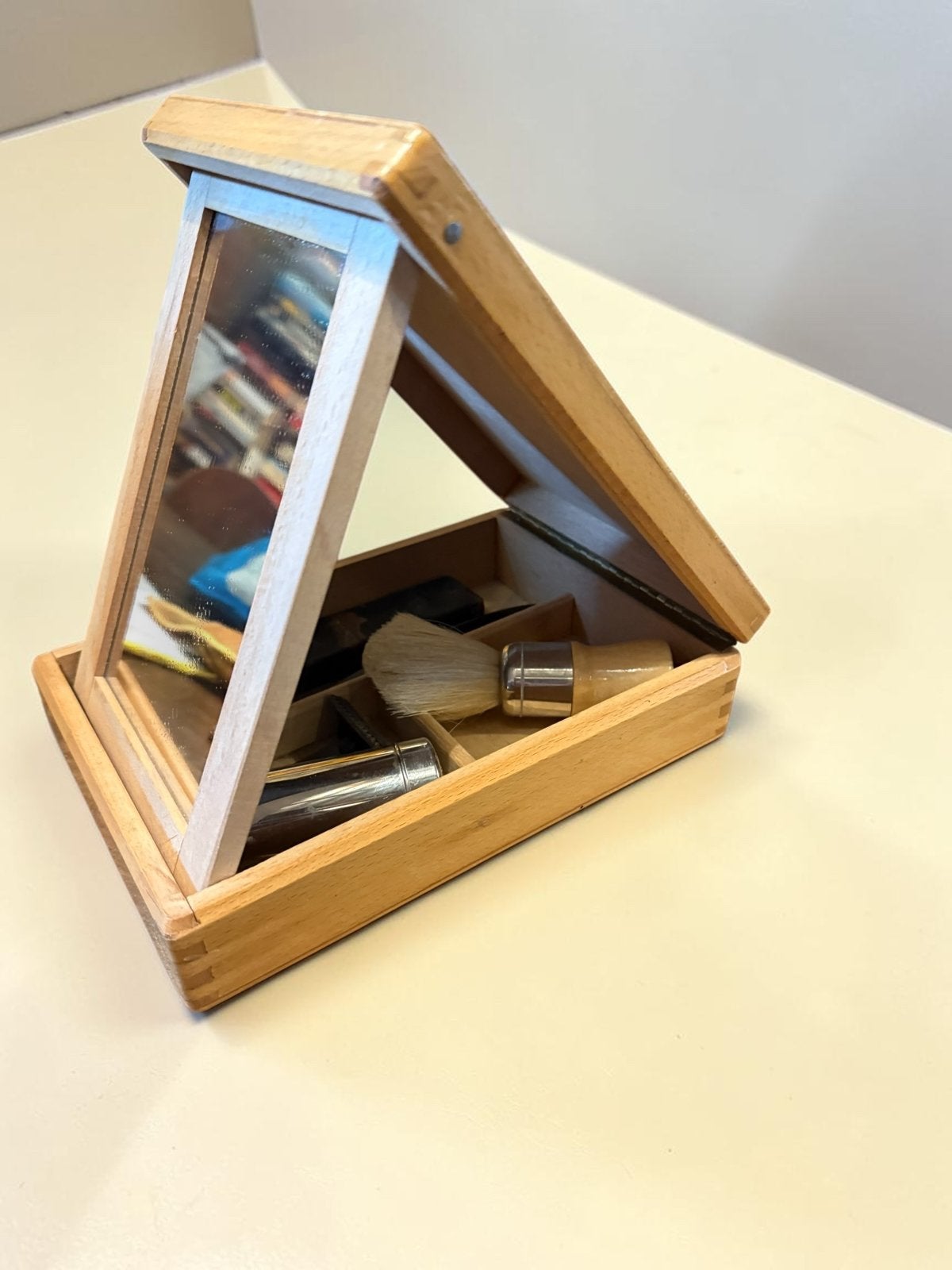 Vintage scheerkistje met inhoud en spiegel, Ophalen of Verzenden