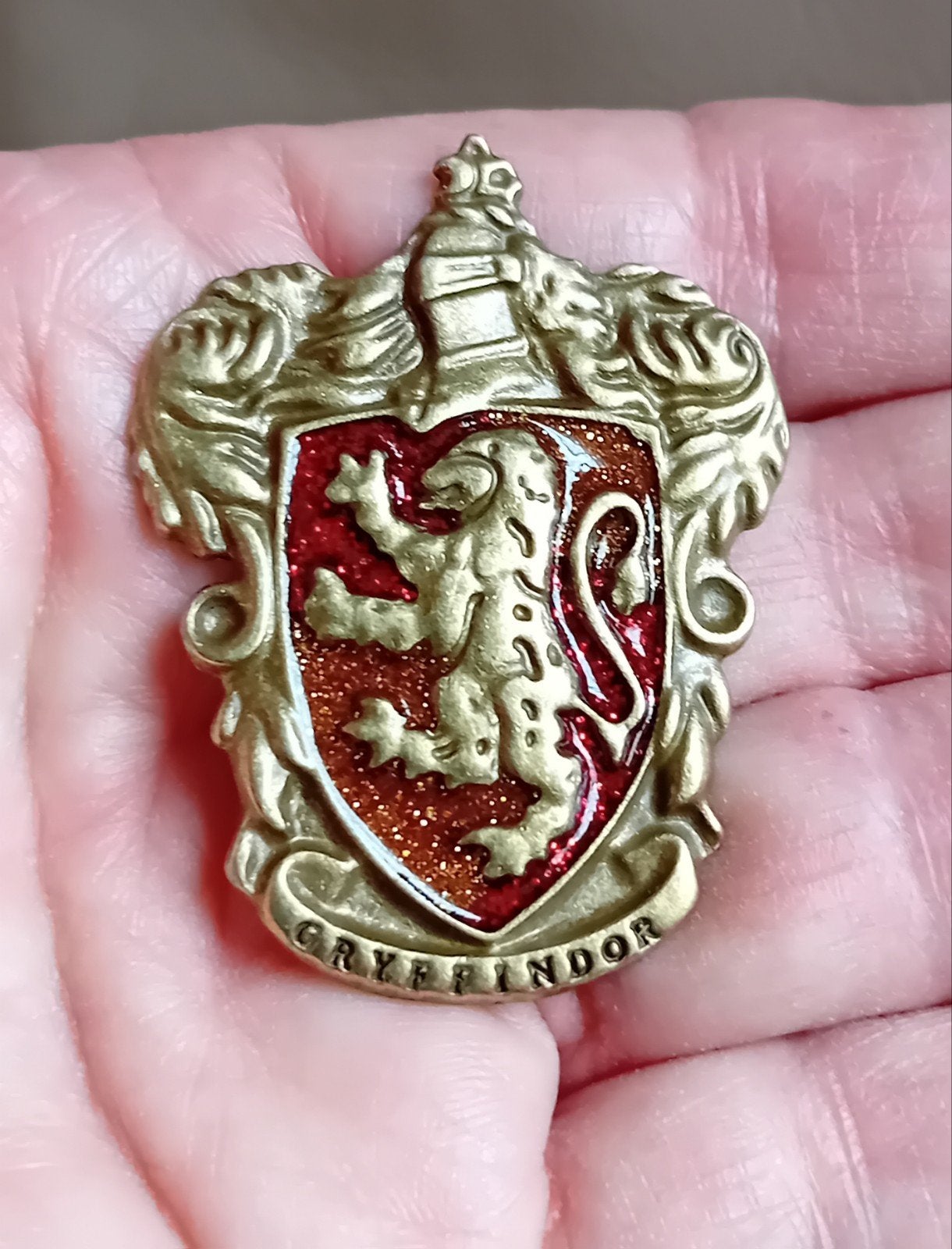 Harry Potter pin brooch van universele studios, Verzamelen, Speldjes, Pins en Buttons, Verzenden, Nieuw, Speldje of Pin