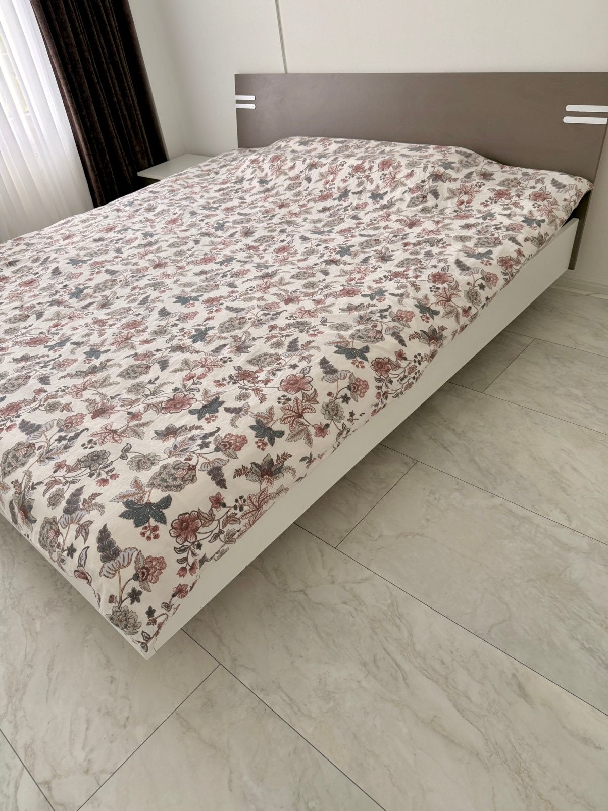 Bed 180x200 met matrassen en nachtkastjes, Ophalen, Gebruikt, Tweepersoons, Bruin