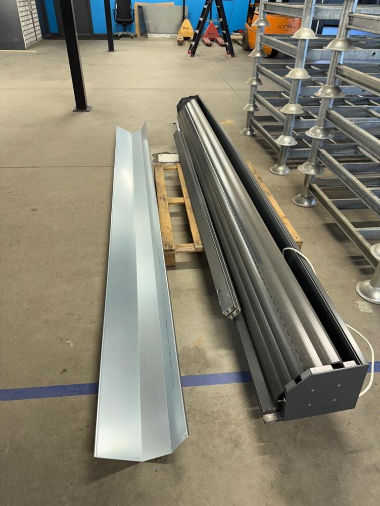 Nieuwe rolluik 2695x3330 antraciet, Doe-het-zelf en Verbouw, Rolluiken, Ophalen, Nieuw, Minder dan 100 cm