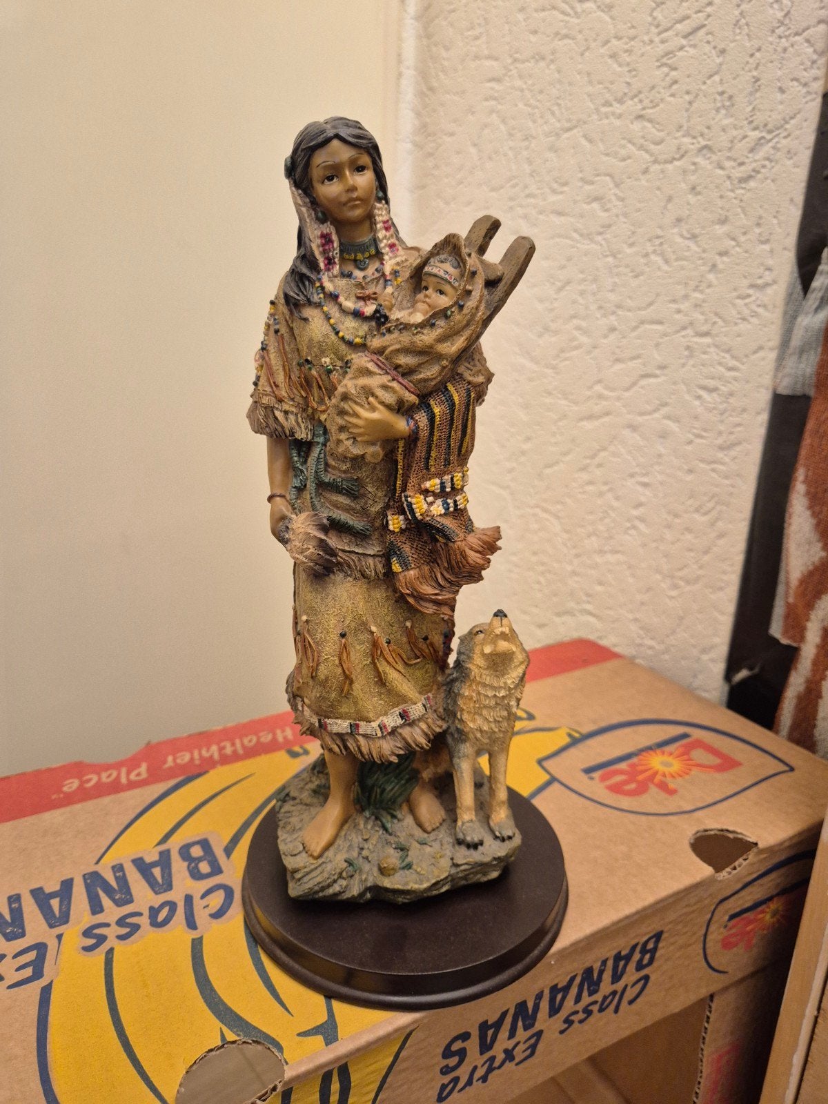 Native American beeldje moeder met kind en wolf, Verzamelen, Beelden en Beeldjes, Ophalen, Zo goed als nieuw, Overige typen