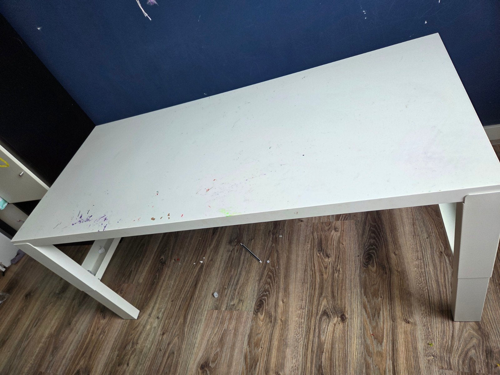 Gratis ikea bureautje, Huis en Inrichting, Bureaus, Ophalen, Gebruikt, Kinderbureau, In hoogte verstelbaar