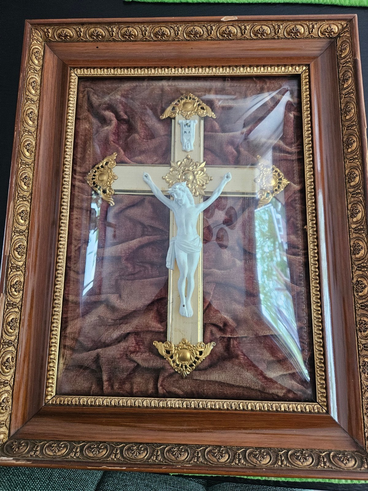 Ingelijst Jezusbeeld aan kruis - Religieuze decoratie, Antiek en Kunst, Ophalen of Verzenden